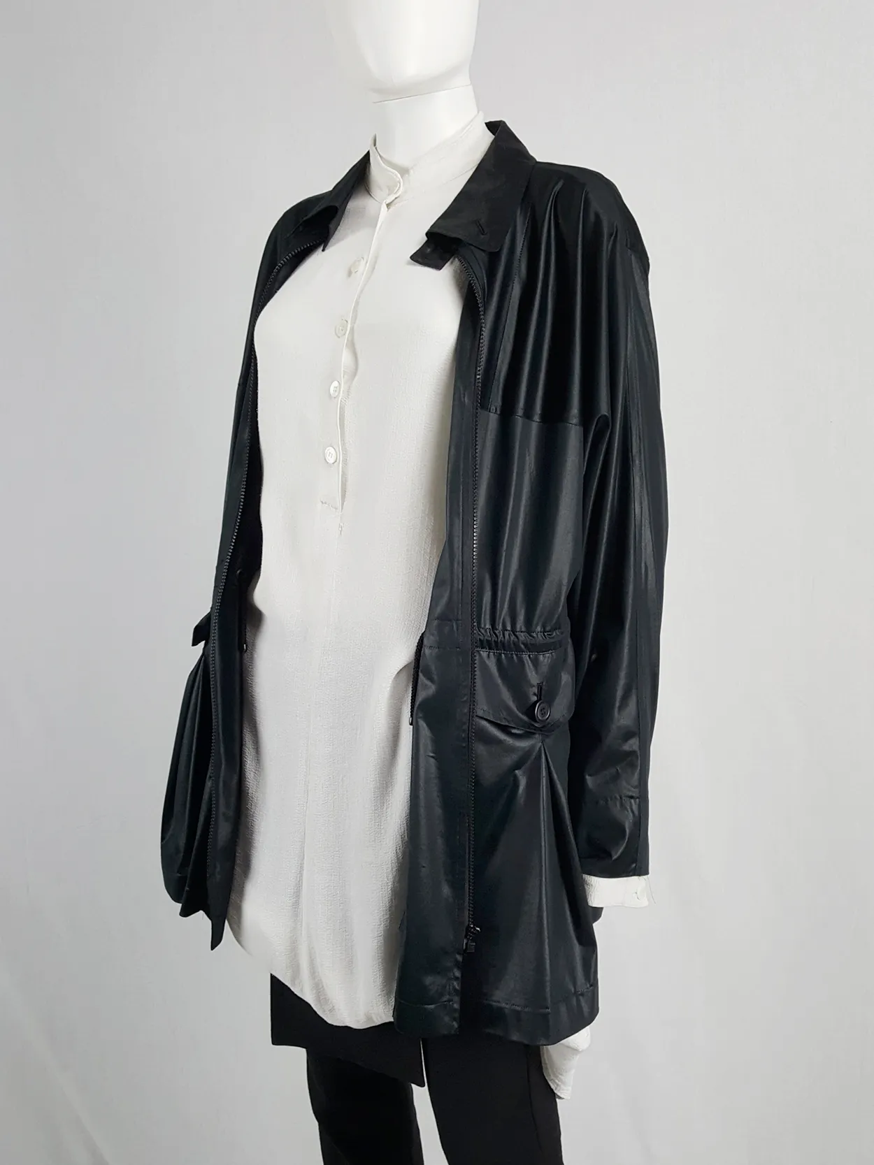 Issey Miyake Windcoat black short shiny parka — 1990s