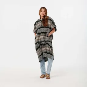 Oso Courtyard Changing Poncho